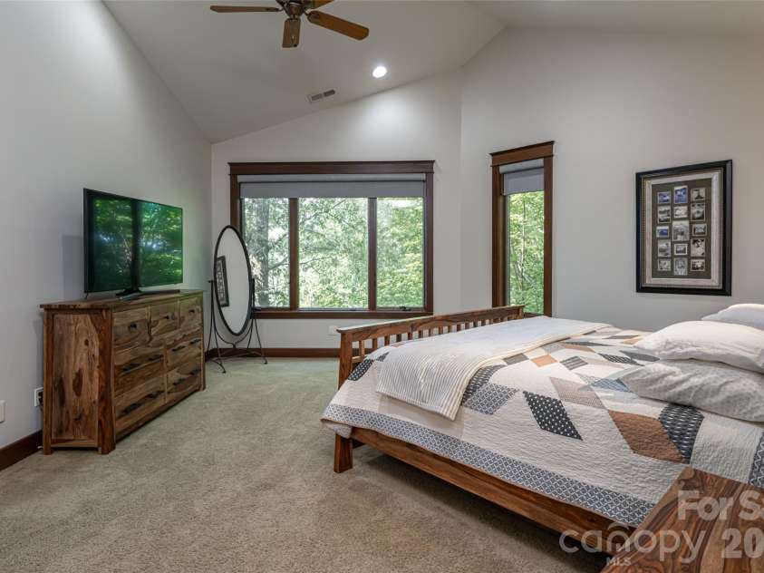 8 Points West Drive, Asheville, NC 28804.  MLS# CAR4413543, YatesRealty ID 44053. 