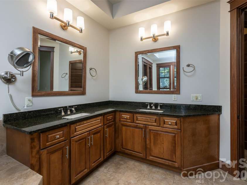 8 Points West Drive, Asheville, NC 28804.  MLS# CAR4413543, YatesRealty ID 44053. 