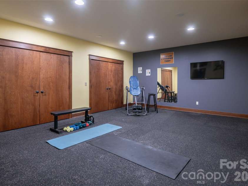 8 Points West Drive, Asheville, NC 28804.  MLS# CAR4413543, YatesRealty ID 44053. 