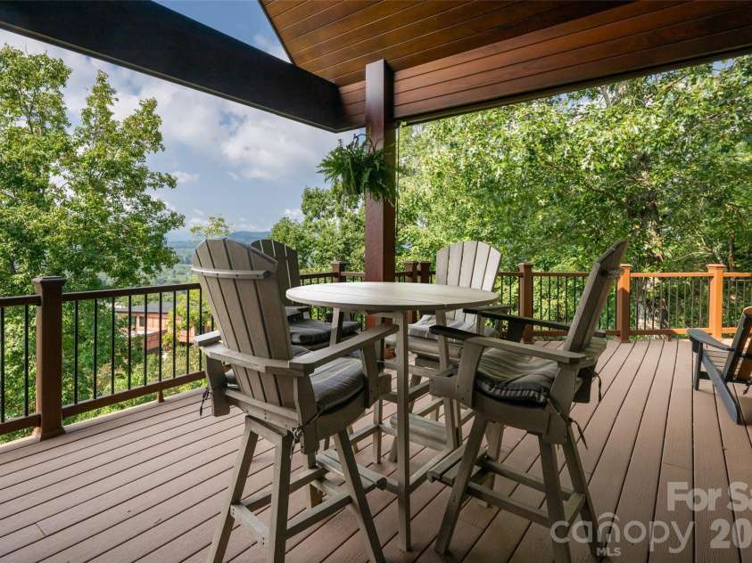 8 Points West Drive, Asheville, NC 28804.  MLS# CAR4413543, YatesRealty ID 44053. 