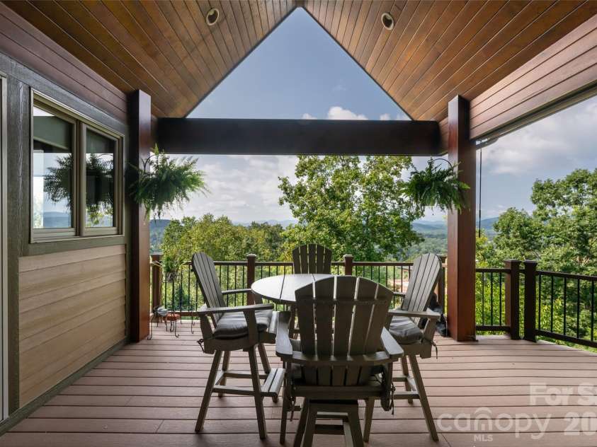 8 Points West Drive, Asheville, NC 28804.  MLS# CAR4413543, YatesRealty ID 44053. 