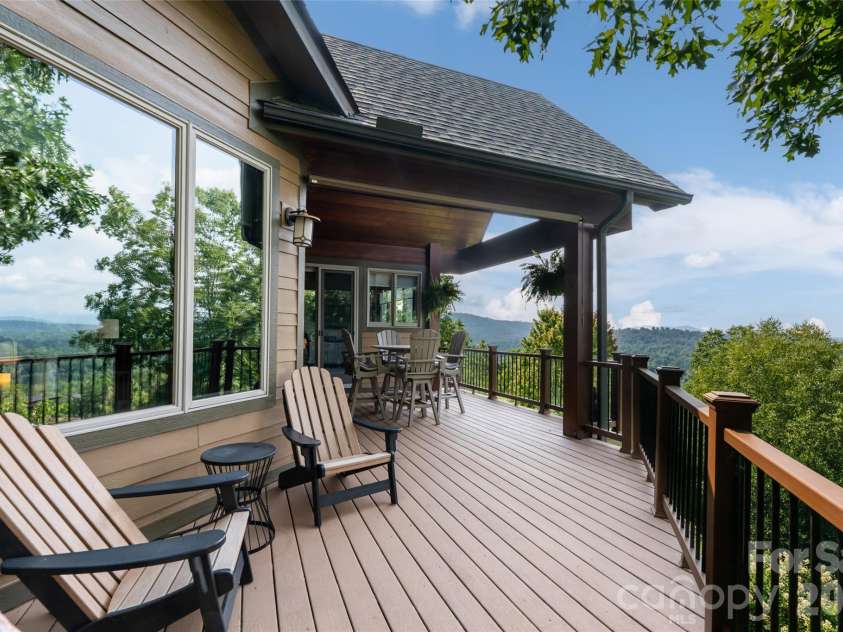8 Points West Drive, Asheville, NC 28804.  MLS# CAR4413543, YatesRealty ID 44053. 