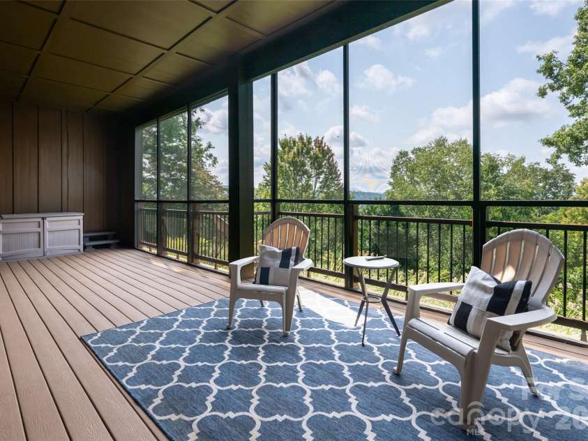 8 Points West Drive, Asheville, NC 28804.  MLS# CAR4413543, YatesRealty ID 44053. 