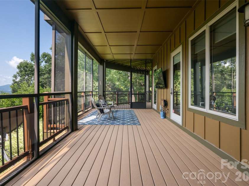 8 Points West Drive, Asheville, NC 28804.  MLS# CAR4413543, YatesRealty ID 44053. 