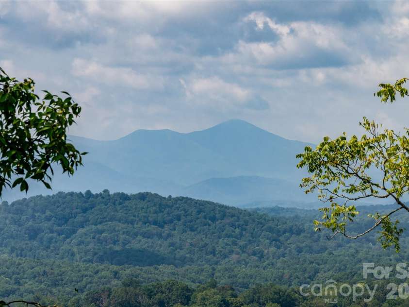 8 Points West Drive, Asheville, NC 28804.  MLS# CAR4413543, YatesRealty ID 44053. 