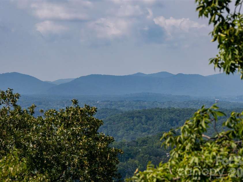 8 Points West Drive, Asheville, NC 28804.  MLS# CAR4413543, YatesRealty ID 44053. 