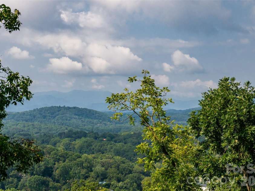 8 Points West Drive, Asheville, NC 28804.  MLS# CAR4413543, YatesRealty ID 44053. 