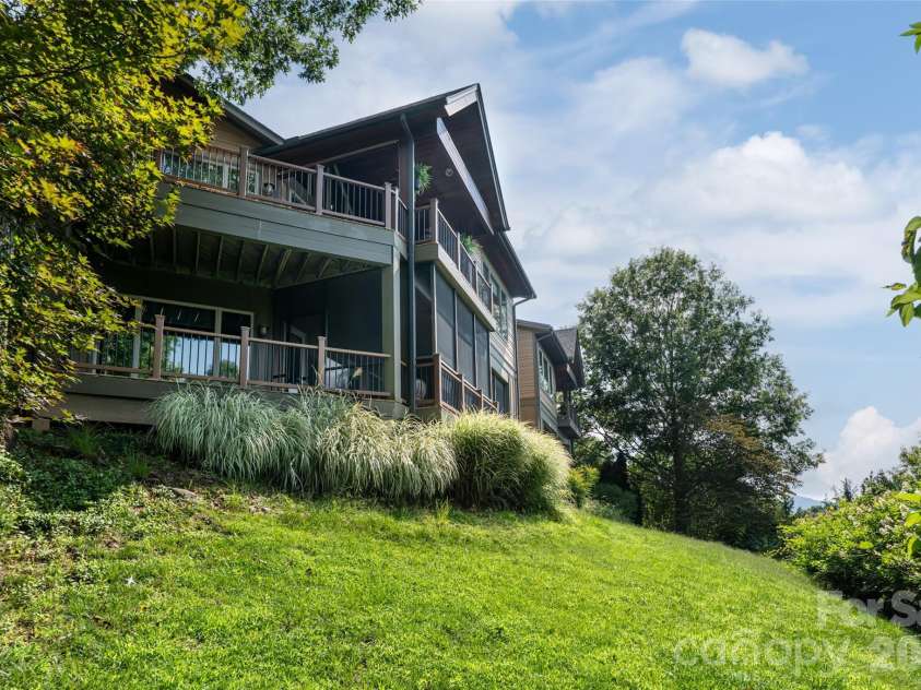 8 Points West Drive, Asheville, NC 28804.  MLS# CAR4413543, YatesRealty ID 44053. 