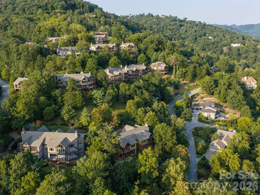 8 Points West Drive, Asheville, NC 28804.  MLS# CAR4413543, YatesRealty ID 44053. 