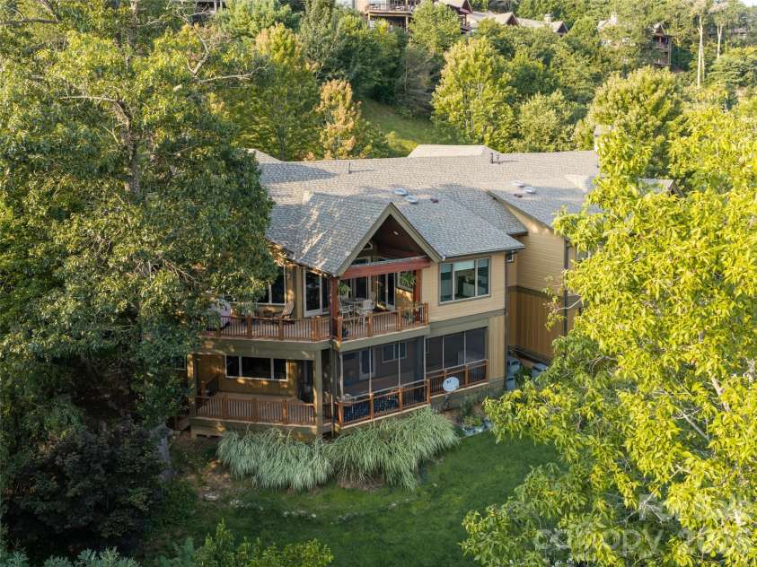 8 Points West Drive, Asheville, NC 28804.  MLS# CAR4413543, YatesRealty ID 44053. 