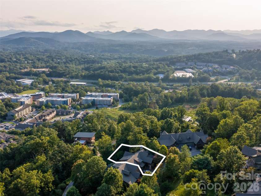 8 Points West Drive, Asheville, NC 28804.  MLS# CAR4413543, YatesRealty ID 44053. 