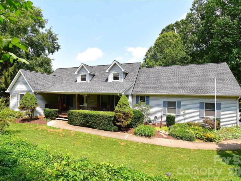 36 Cardinal Lane, Candler, NC 28715.  MLS# CAR4414046, YatesRealty ID 44055. 