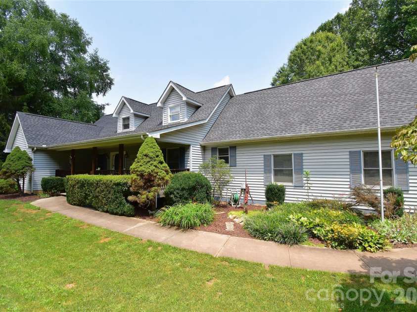 36 Cardinal Lane, Candler, NC 28715.  MLS# CAR4414046, YatesRealty ID 44055. 