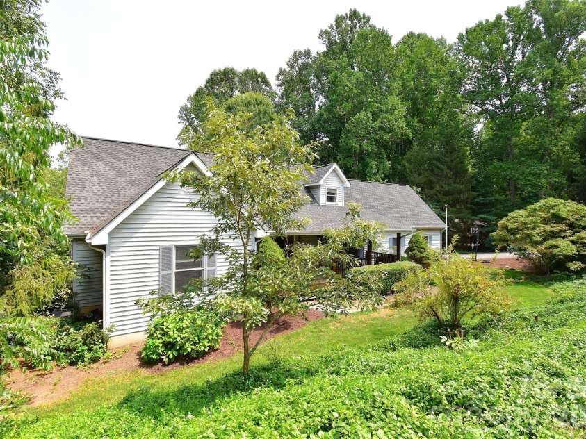 36 Cardinal Lane, Candler, NC 28715.  MLS# CAR4414046, YatesRealty ID 44055. 