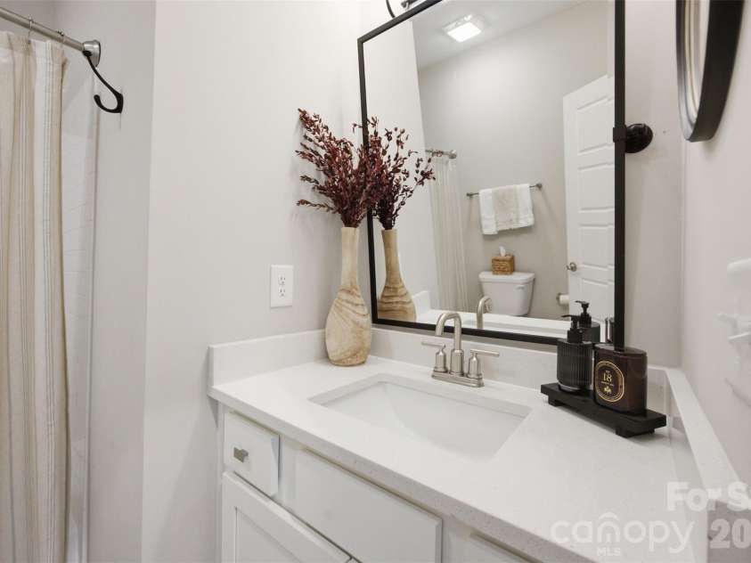 7025 Kingfisher Way, Belmont, NC 28012.  MLS# CAR4412650, YatesRealty ID 44056. Main level- full bathroom.