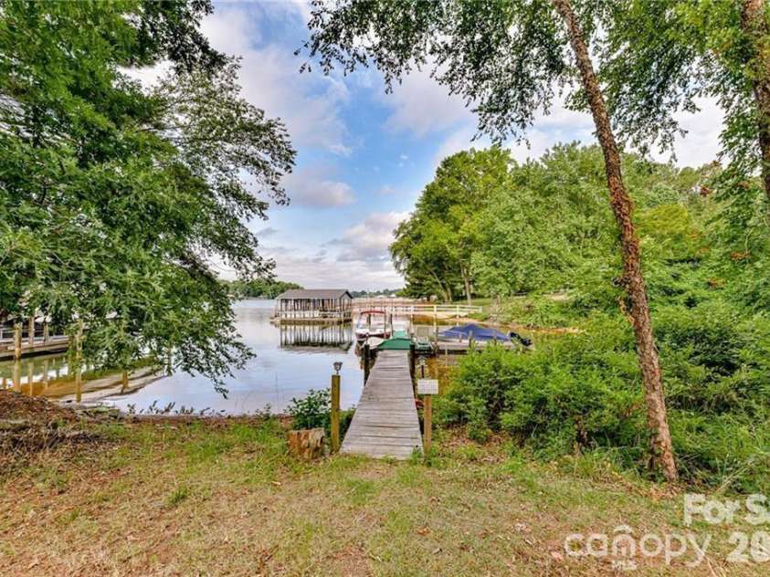 351 Catalina Drive, Mooresville, NC 28117.  MLS# CAR4412807, YatesRealty ID 44057. 