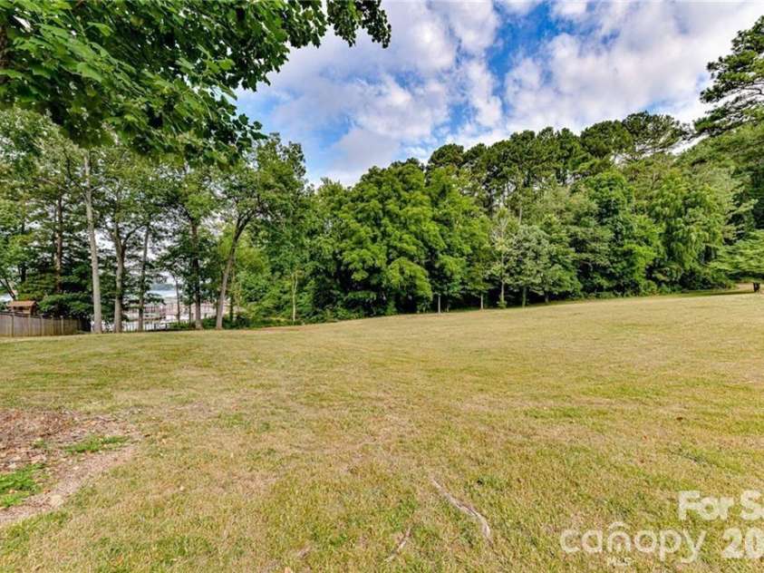 351 Catalina Drive, Mooresville, NC 28117.  MLS# CAR4412807, YatesRealty ID 44057. 