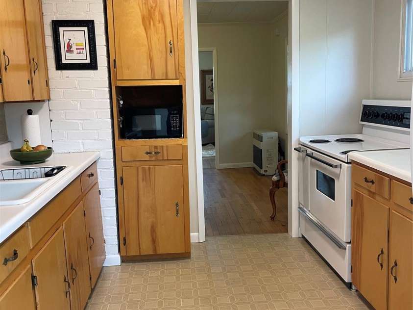 21 Byrd Lane, Brevard, NC 28712.  MLS# CAR4302808, YatesRealty ID 4406. 