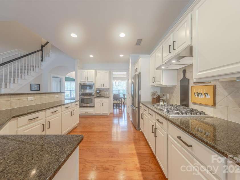 8127 Oratorio Place, Charlotte, NC 28270.  MLS# CAR4332630, YatesRealty ID 4406. 