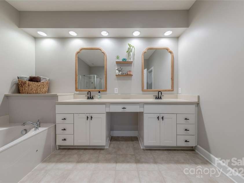 8127 Oratorio Place, Charlotte, NC 28270.  MLS# CAR4332630, YatesRealty ID 4406. 