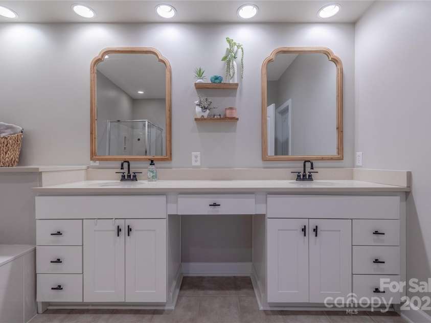 8127 Oratorio Place, Charlotte, NC 28270.  MLS# CAR4332630, YatesRealty ID 4406. 