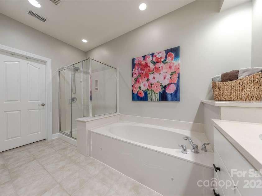 8127 Oratorio Place, Charlotte, NC 28270.  MLS# CAR4332630, YatesRealty ID 4406. 