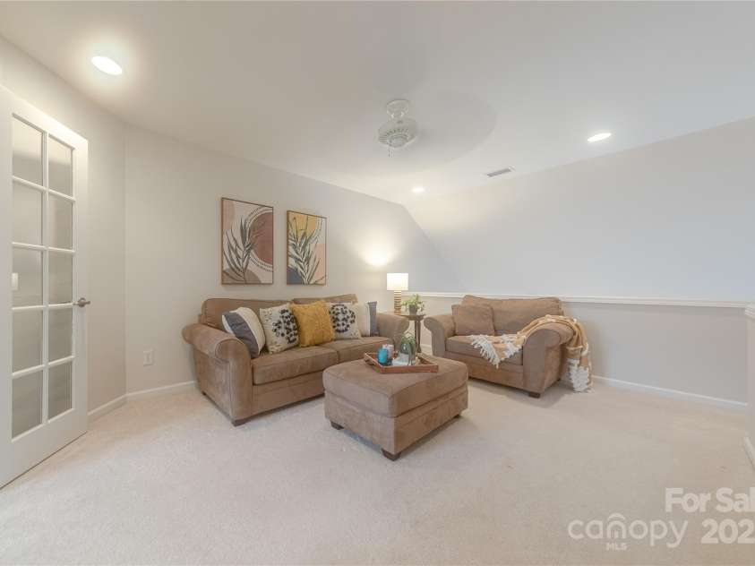 8127 Oratorio Place, Charlotte, NC 28270.  MLS# CAR4332630, YatesRealty ID 4406. 