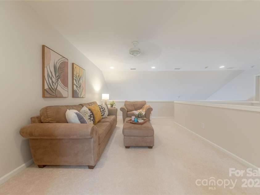 8127 Oratorio Place, Charlotte, NC 28270.  MLS# CAR4332630, YatesRealty ID 4406. 