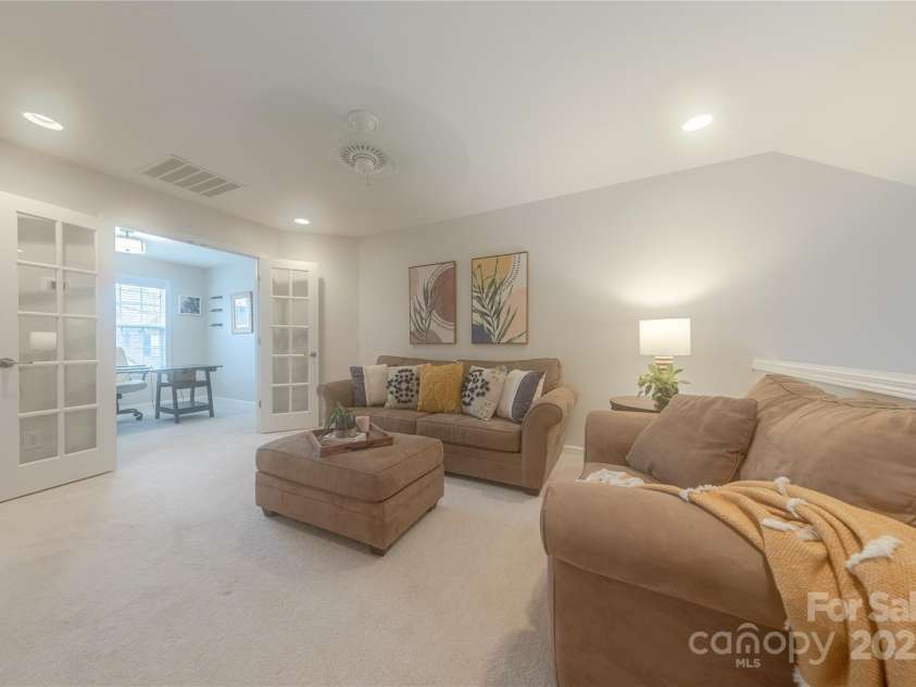 8127 Oratorio Place, Charlotte, NC 28270.  MLS# CAR4332630, YatesRealty ID 4406. 