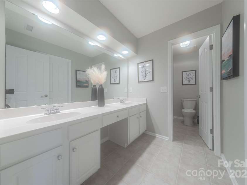 8127 Oratorio Place, Charlotte, NC 28270.  MLS# CAR4332630, YatesRealty ID 4406. 