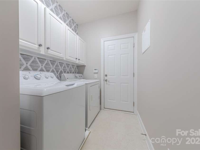 8127 Oratorio Place, Charlotte, NC 28270.  MLS# CAR4332630, YatesRealty ID 4406. 