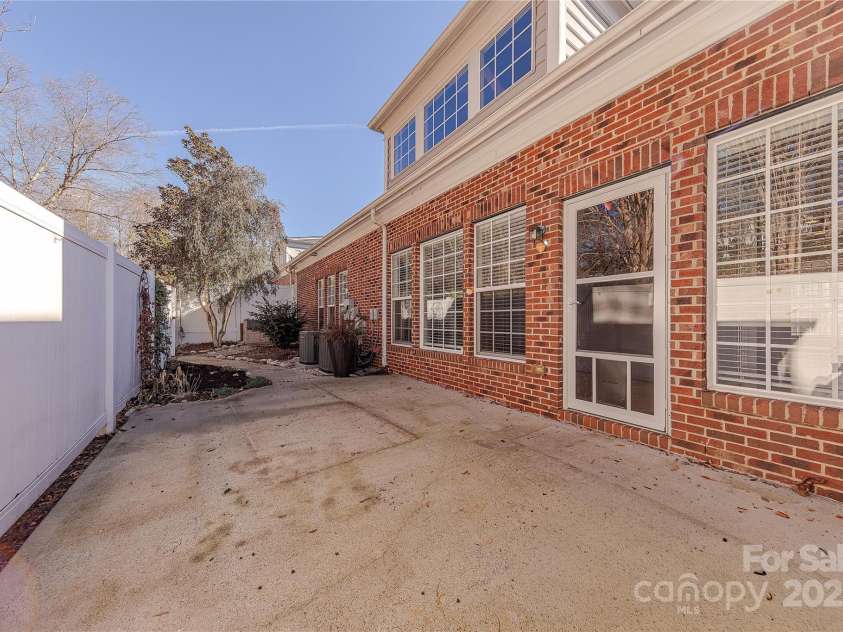 8127 Oratorio Place, Charlotte, NC 28270.  MLS# CAR4332630, YatesRealty ID 4406. 