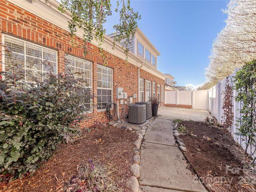 8127 Oratorio Place, Charlotte, NC 28270.  MLS# CAR4332630, YatesRealty ID 4406. 