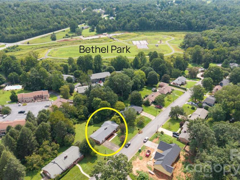 201 Woodlawn Drive, Morganton, NC 28655.  MLS# CAR4414420, YatesRealty ID 44061. 