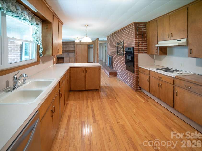 201 Woodlawn Drive, Morganton, NC 28655.  MLS# CAR4414420, YatesRealty ID 44061. Kitchen