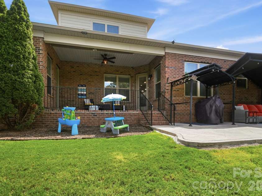 12726 Rusty Blackbird Way, Charlotte, NC 28278.  MLS# CAR4409710, YatesRealty ID 44064. Backyard 2