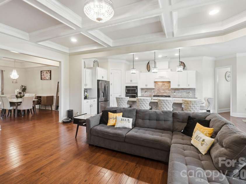 12726 Rusty Blackbird Way, Charlotte, NC 28278.  MLS# CAR4409710, YatesRealty ID 44064. Living Rm 1