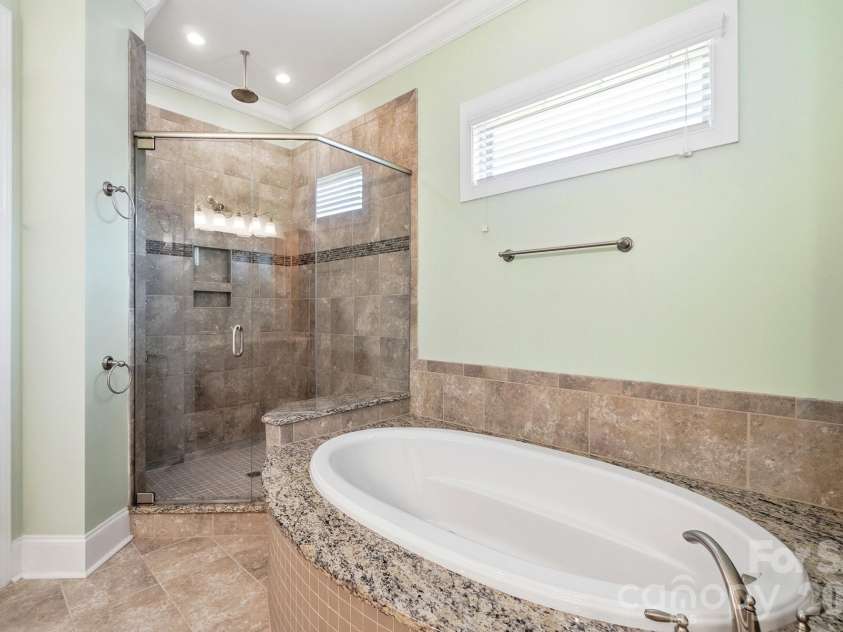 12726 Rusty Blackbird Way, Charlotte, NC 28278.  MLS# CAR4409710, YatesRealty ID 44064. Primary Bathrm-Shower/Tub 1