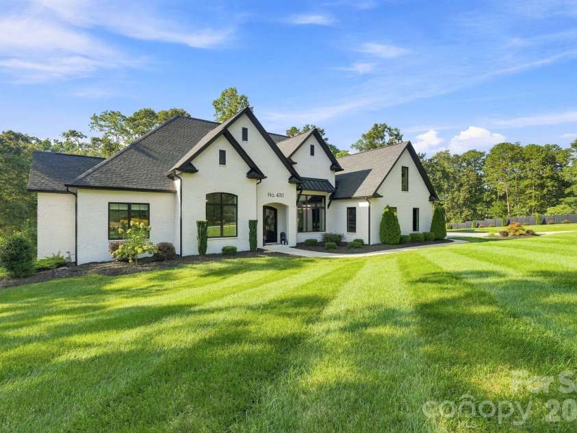 4761 Glen Hollow Lane, Hickory, NC 28601.  MLS# CAR4410689, YatesRealty ID 44071. 
