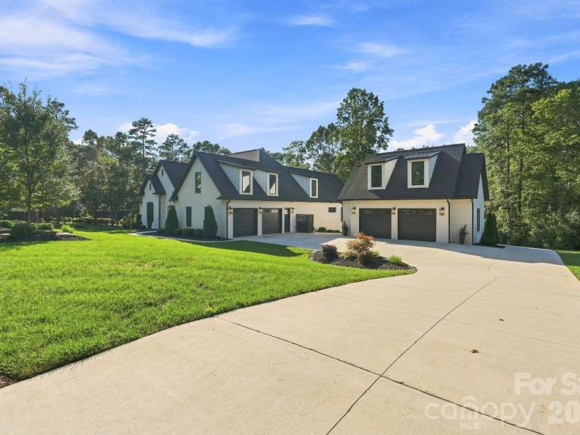 4761 Glen Hollow Lane, Hickory, NC 28601.  MLS# CAR4410689, YatesRealty ID 44071. 