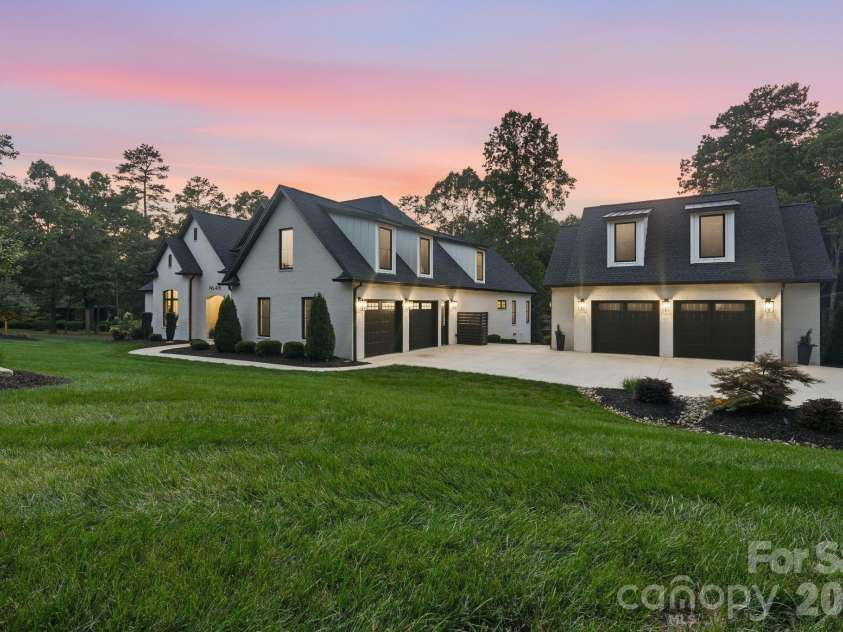 4761 Glen Hollow Lane, Hickory, NC 28601.  MLS# CAR4410689, YatesRealty ID 44071. 