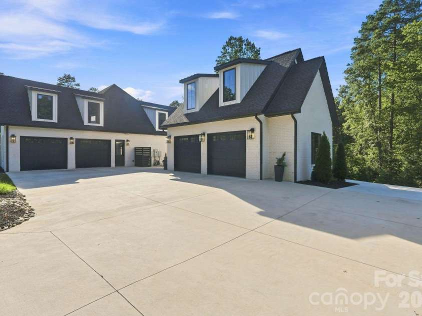 4761 Glen Hollow Lane, Hickory, NC 28601.  MLS# CAR4410689, YatesRealty ID 44071. 