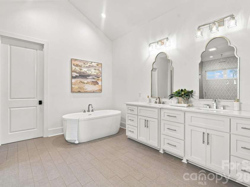 4761 Glen Hollow Lane, Hickory, NC 28601.  MLS# CAR4410689, YatesRealty ID 44071. 