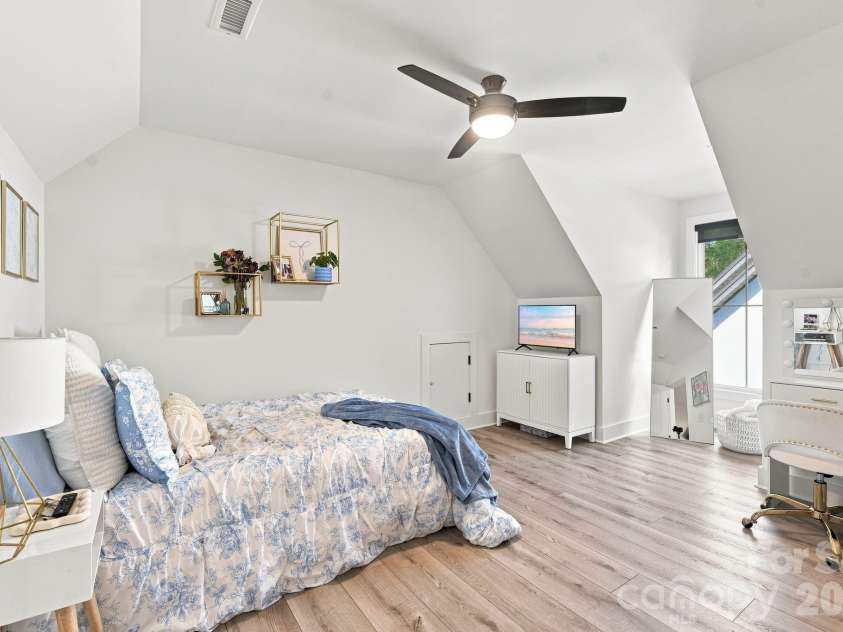 4761 Glen Hollow Lane, Hickory, NC 28601.  MLS# CAR4410689, YatesRealty ID 44071. 