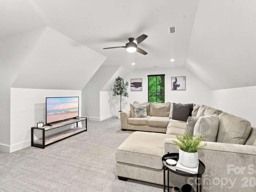 4761 Glen Hollow Lane, Hickory, NC 28601.  MLS# CAR4410689, YatesRealty ID 44071. 
