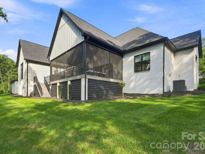4761 Glen Hollow Lane, Hickory, NC 28601.  MLS# CAR4410689, YatesRealty ID 44071. 