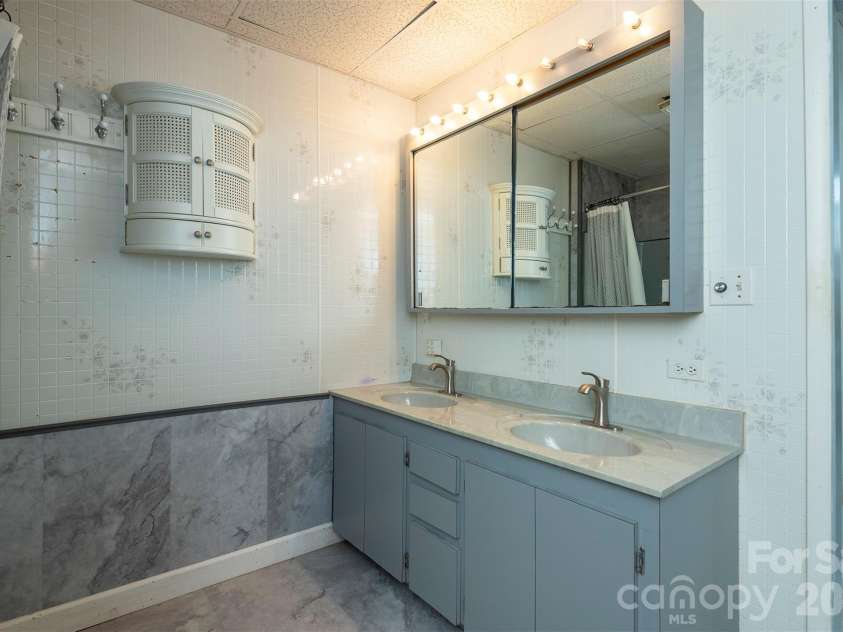 8 First Street, Asheville, NC 28803.  MLS# CAR4413257, YatesRealty ID 44072. 