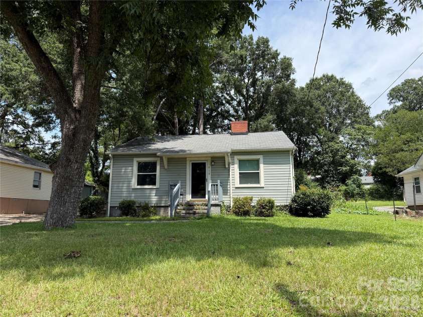 610 4th Avenue, Gastonia, NC 28054.  MLS# CAR4414619, YatesRealty ID 44073. 