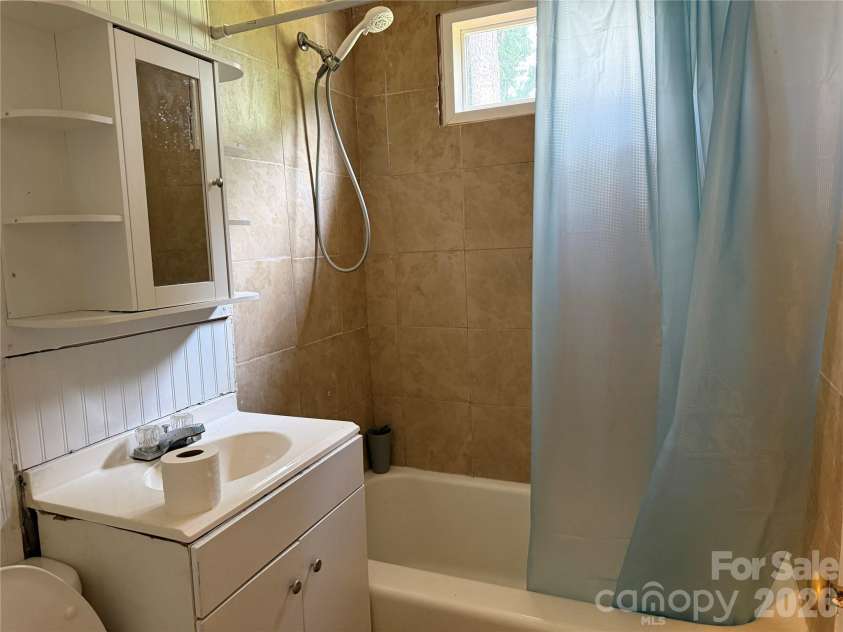 610 4th Avenue, Gastonia, NC 28054.  MLS# CAR4414619, YatesRealty ID 44073. 