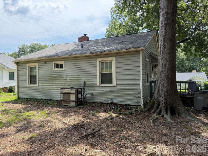 610 4th Avenue, Gastonia, NC 28054.  MLS# CAR4414619, YatesRealty ID 44073. 